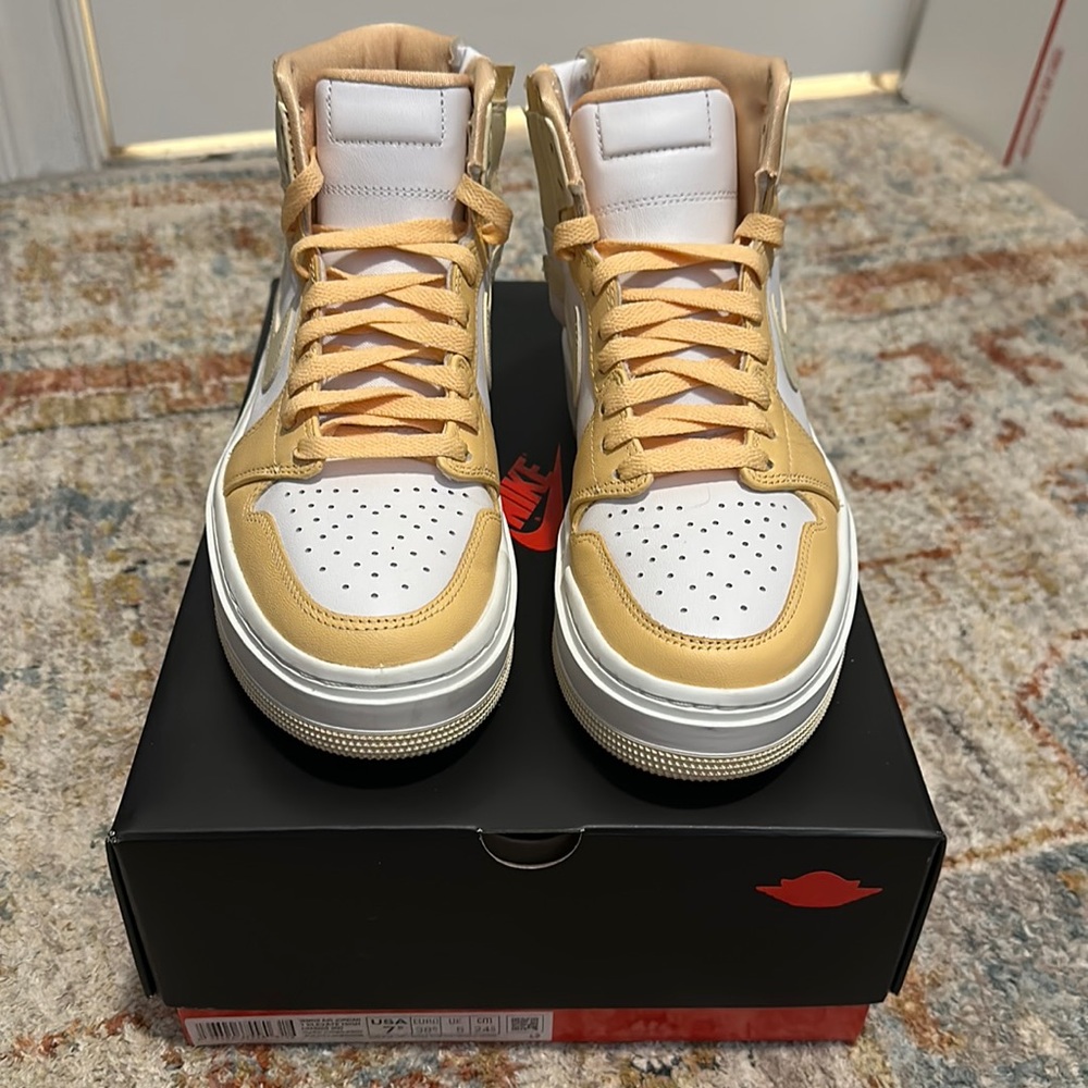 Nike Women’s High-Top Sneakers in White and yellow